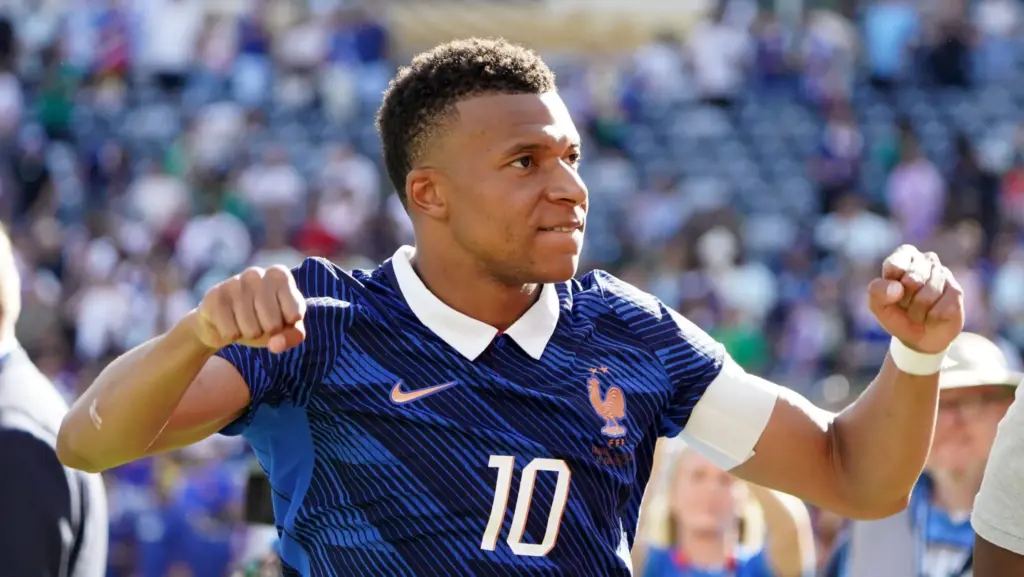 T&eacute;cnico da Fran&ccedil;a: &lsquo;Cr&iacute;ticos dizem que Mbapp&eacute; n&atilde;o defende, mas ele n&atilde;o est&aacute; l&aacute; para isso&rsquo;