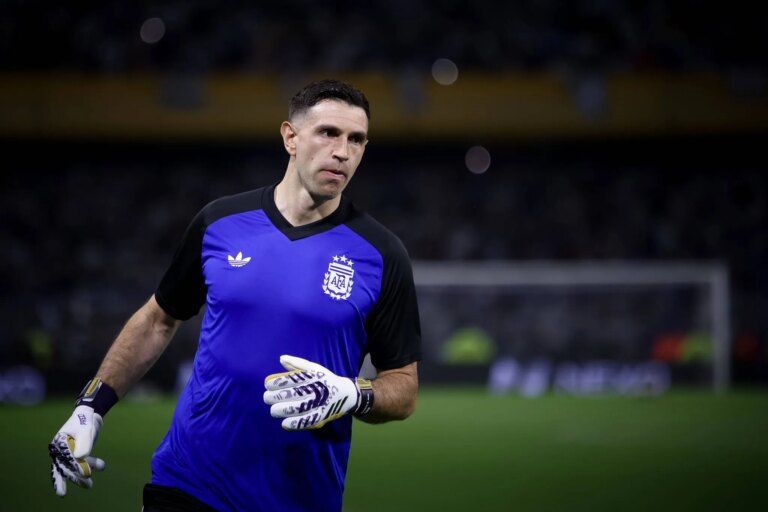 Por que a Juventus enfrenta obst&aacute;culo para contratar Dibu Mart&iacute;nez