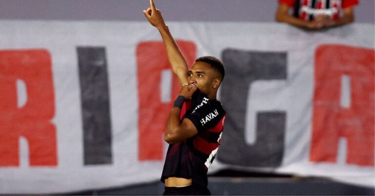 Athletico vira sobre o São Paulo com brilho de Leozinho e se mantém no G4